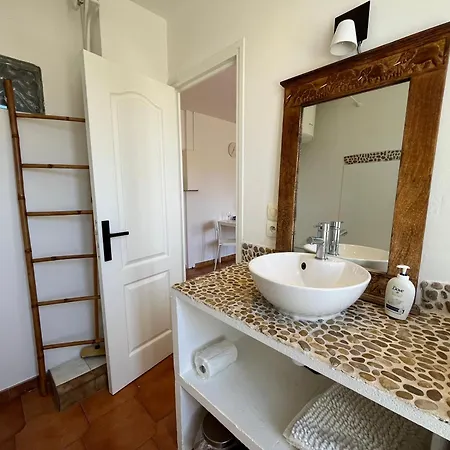 Bright & Quiet Haven - Private Parking - Sea Apartament